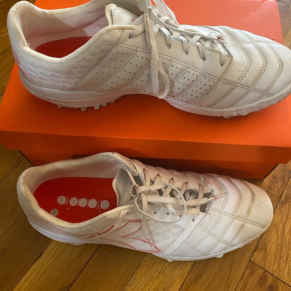 Football shoes. Diaspora, size 12.
